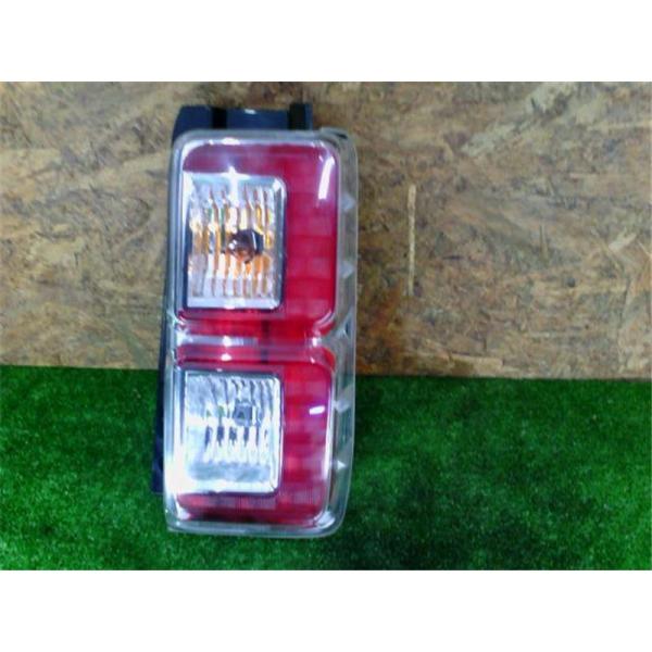 ダイハツ 純正 ウェイク 《 LA700S 》 右テールランプ 81550-B2610