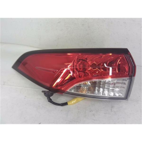 トヨタ 純正 カローラ 《 ZWE219 》 左テールランプ P21600