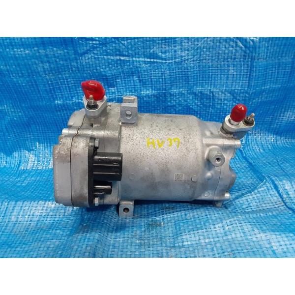 日産 純正 スカイライン 《 HV37 》 エアコンコンプレッサー