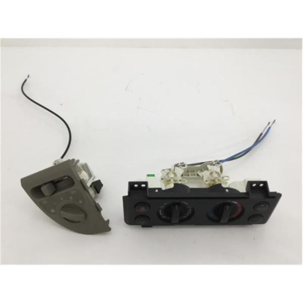 スズキ 純正 エブリィ 《 DA64V 》 エアコンスイッチパネル P30800