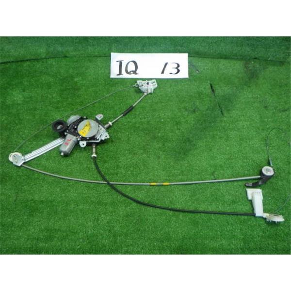 トヨタ 純正 IQ 《 KGJ10 》 左パワーウィンドウモーター 69820-74012