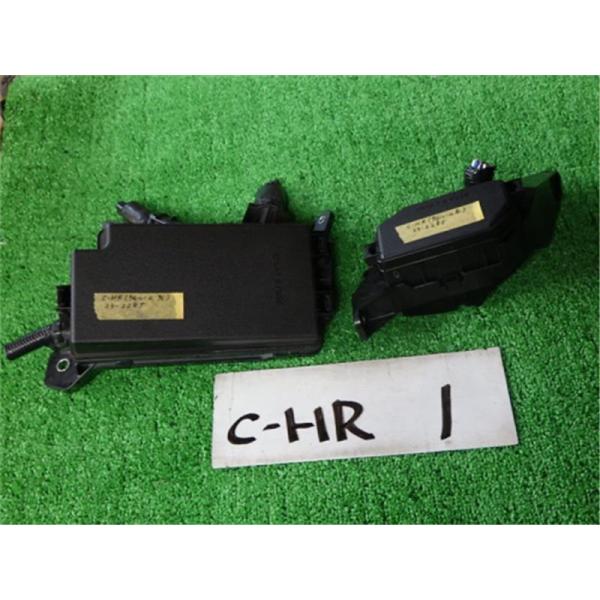 トヨタ 純正 C-HR 《 ZYX10 》 ヒューズボックス P40200