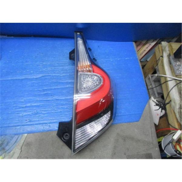 トヨタ 純正 アクア 《 NHP10 》 右テールランプ P70200