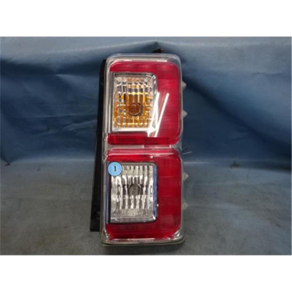 美品　即日発送　ダイハツ　ウェイク　右テールランプ ngp-parts-o-store_71100-24007839