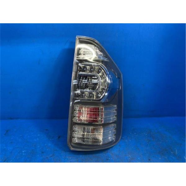 ヴォクシー ZRR70/75 右テールレンズ　81550-28593 ア502 ヴォクシー ZRR70/75 右テールレンズ 81550-28593 ア502 - メルカリ