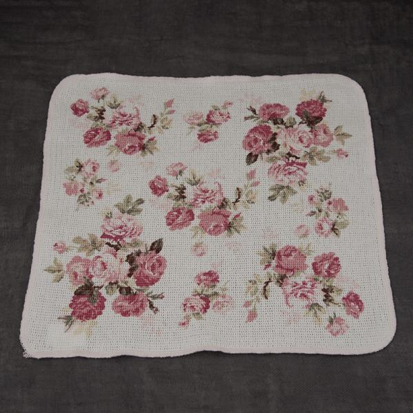 ローズ柄が可愛いディッシュクロスです。コットン100％の厚手ニット素材なので、大切な食器を優しく拭き上げます。丈夫なので、台拭きやミトン替わりにもお使いいただけます。品質保証された抗菌防臭繊維を使用したイノダ織り。森から生まれた抗菌成分「ヒ...