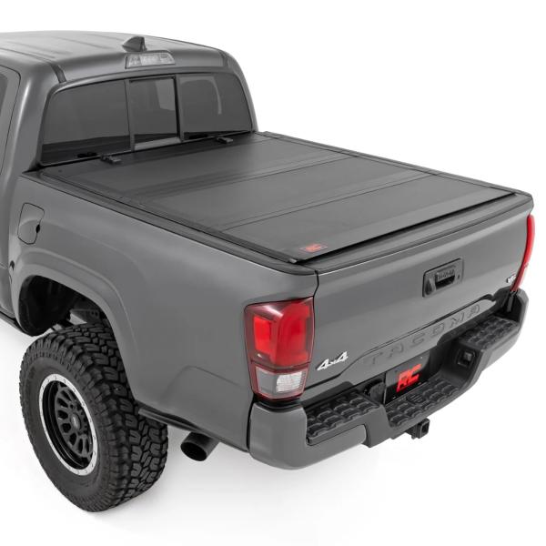 【並行輸入品】 Rough Country Hard Flip Up Tonneau Cover for Toyota Tacoma (2016