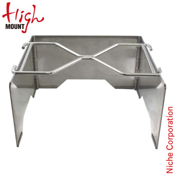 ▼持ち運びに便利な折りたたみ式かまど三つ折りのガード（風防）をコの字に広げ、グリル（ゴトク）を載せれば、すぐに完成します。●ガード付ガード付きのグリルなので、横風等で炎が消えるのを守り、効率よく炎の調整や調理ができます。●収納ケース付収納ケ...