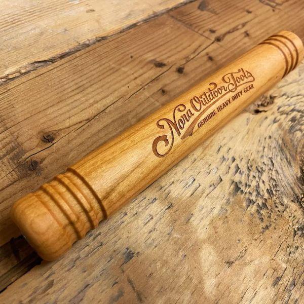 ▼【野良ブラスター用カスタムパーツ】今回作ったのは「中間グリップ」。これをけん玉吹き口と同様の木材で。製造はもちろん、吹き口と同じけん玉の工場 IN 廿日市。握りが太くなったので持ちやすいのはもちろん、木特有の暖かさ・柔らかさもあり、特に冬...