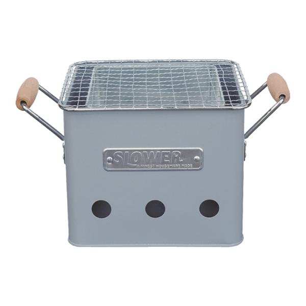 ▼バーベキューストーブ アルタ S 　1〜2人用■仕様【カラー】グレー【サイズ】S：180×150×155mm(ハンドル含む：幅285ｍm)【重量】657g【素材】GALVANIZED STEEL、WOOD※屋外専用です。※製品の特性上、多...