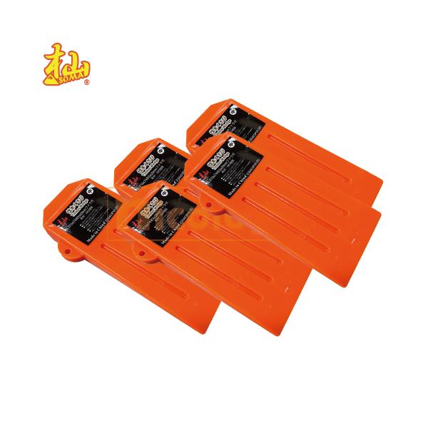 杣 新・伐木くさび/中サイズ:全長200mm ×幅（最大82/最小72）mm ×厚み（最大29mm）材質：ABS樹脂で外部からの衝撃に強く、抜けのリスクを抑える返しと、紐通し用フックが付いた軽量で頑丈なクサビが杣（ソマ）から新登場。