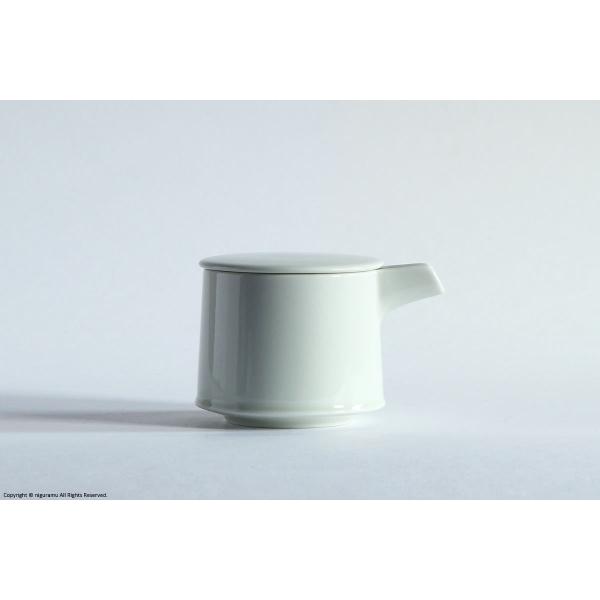 月明かりの落ち着いた爽やかさを青白磁の透明感で表現したムーンライトシリーズ。妥協のない造形は、時間・空間・和洋を超えた本物だけが持つ気品にあふれ、1960年代から時を経た現在もなお新鮮です。【クリーマー】やさしくカーブを描く薄めのふたや、存...