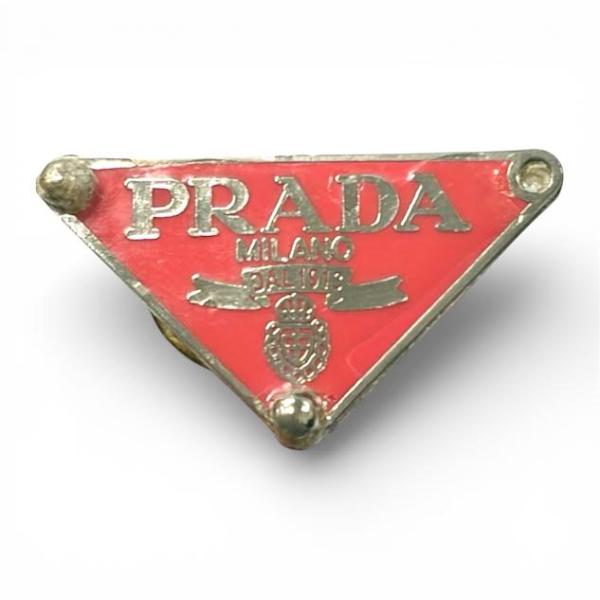 A003 PRADA プラダ 三角ロゴ ピンバッチ ブローチ 中古 : 日本貴金属