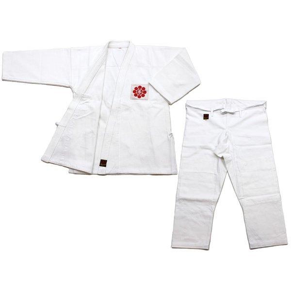 上衣 晒刺子織胸元・腹部合わせ部にマジックテープ付き ズボン 晒11号帆布地ヒザ当て付き 日本拳法会公認品。※左胸マーク無しも可能です。ご希望の方はお問い合わせ下さいませ。