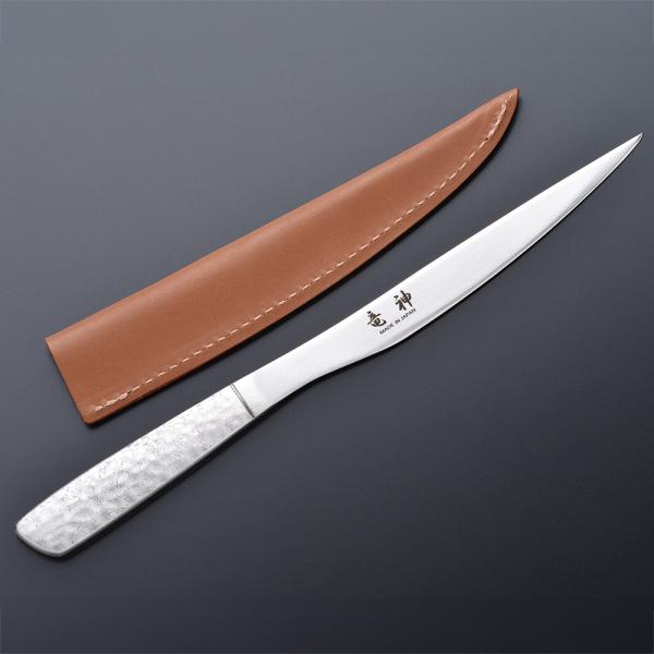燕市の職人が、一枚の厚板から熟練の技で仕上げたペーパーナイフです。一体構造のオールステンレス製。耐久性に優れ、切れ味がとってもシャープ！お世話になった方への贈り物や自分へのご褒美にどうぞ。「竜神」は、食卓用ナイフ製造の国内トップシェアを誇る...