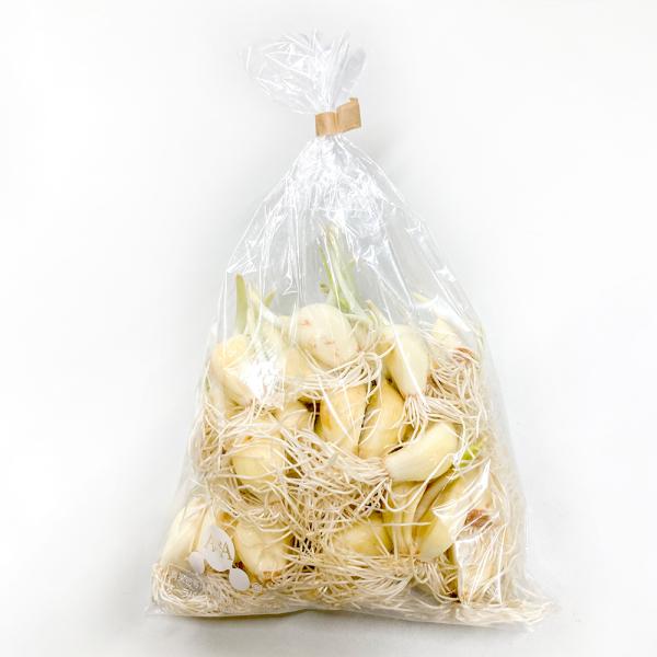 [Release date: August 28, 2025]一風変わった姿の「ひげにんにく」。加熱すると、「本当に、にんにく？」と、驚くほどマイルドで食べやすい！素揚げにすると、果肉はホクホク、芽と根っこはサクサク食感に仕上がって美味しい...