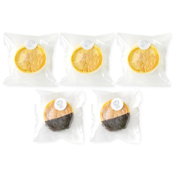 ふわふわ食感のパンケーキで生クリームをサンドした、人気カフェのスイーツです。ラインナップはプレーンとチョコレートの2種類。冷凍でお届けするため、冷蔵庫で2時間ほど解凍してお召し上がりください。Can-Peak（キャンピーク）は、ハワイの食事...