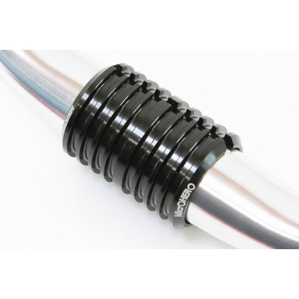 ・MicrOHEROのアルミ合金製ハンドルクランプ変換アダプタになります。・肉抜き加工により強度を保ちながら20gと軽量になります。・こちらのアダプタを使用すればΦ31.8mmサイズのステムにΦ26mmサイズのハンドルの装着が可能になります...