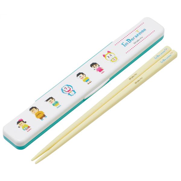 抗菌音のならない箸・箸箱セット 箸18cm 【I'm Doraemon ドット】 スケーター「カチャカチャ」音が鳴りにくい箸箱とお箸18cmのセット。銀イオン配合の抗菌仕様。ケースは横開きで、お箸をスリムに収納できる。ケースは防音クッション...