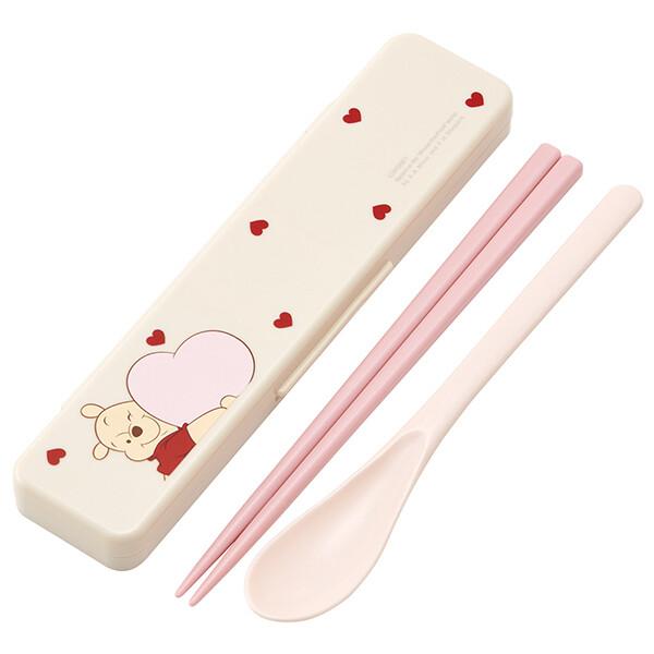 スケーター 箸 スプーン セット 弁当 大人用 コンビセット 18cm カチャカチャ鳴らない 日本製 ディズニー プー/HUG＆HEART使い勝手のいいサイズのお箸とスプーン、収納ケースのセット。食洗機対応。箸の先端にはすべり止め加工付き。...