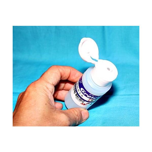 マリングロース専用の給餌ボトルがでたよ。　ほんと　良く食べる餌だから、手軽に　ぱっぱ　与えたいよね。各餌の粒のサイズにて　皆キャップの形が異なる。その理由は　すべてのキャップが　ちゃんとフタを閉められるようになっている。オススメ利用法は　マ...