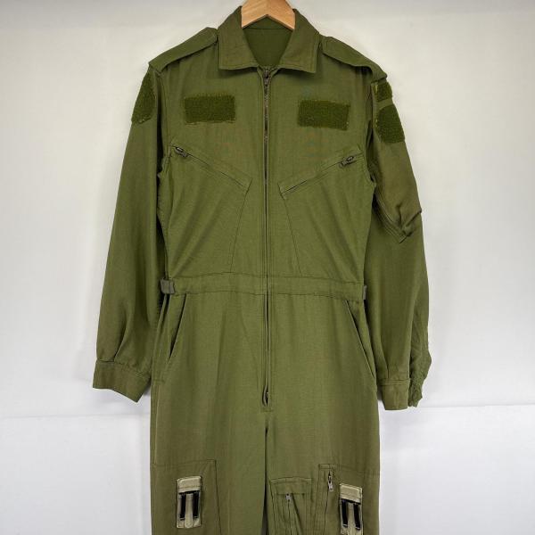 【管理番号】OYD0000617【ブランド】ミリタリー【対象】メンズ【カラー】  オリーブグリーン【季節・シーズン】オールシーズン【実寸サイズ】総丈：約169cm肩幅：約46cm身幅：約64cmウエスト：約45cm股下：約76cmワタリ幅：...