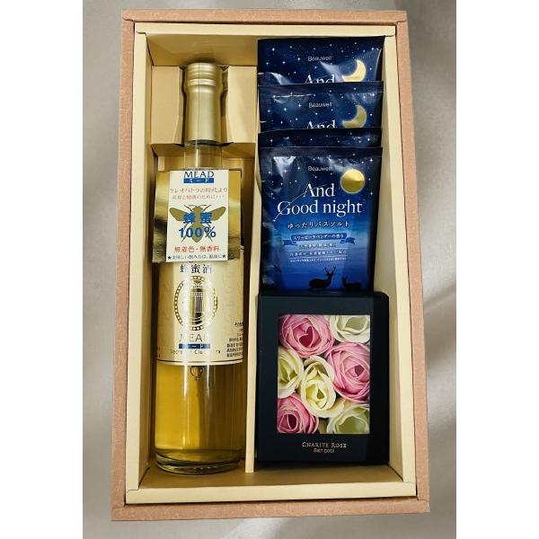 ● ミード 500ml● バスソルト● バスペタル（花びら入浴剤）“飲む癒し”と“浸かる癒し”を一度に楽しめる、贅沢なリラックスセットです。