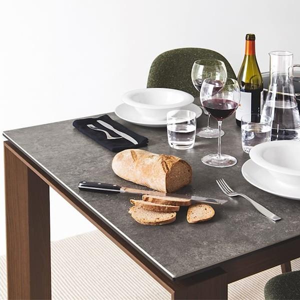 イタリアのCalligaris(カリガリス)社のOMNIA(オムニア) ガラス天板 伸長式ダイニングテーブルです。4人から6人用のシンプルモダンなエクステンションテーブルです！ イタリアのCalligaris(カリガリス)社のOMNIA(オムニア) ガラス天板