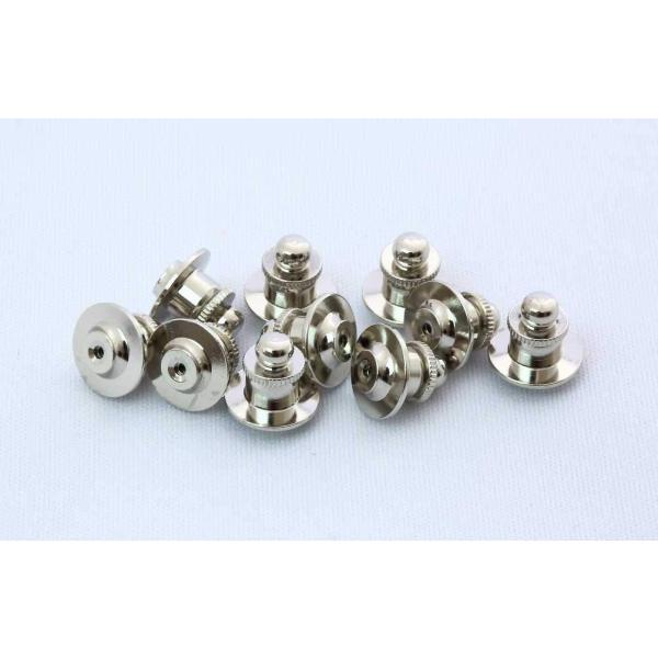 一般的なバッチ、社章バッチを止める汎用裏金具の10個セットです。ニッケルメッキ銀色です。ストッパー機構が付いております。ギザギザ部分を上に持ちあげると緩まり、針を簡単に外すことが出来ます。