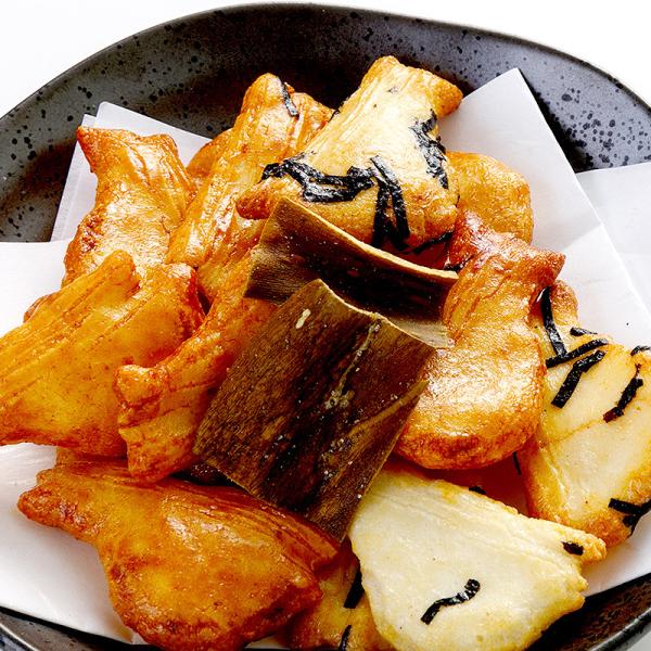 お腹はふっくら、背中の部分にヒビを入れユーモラスなふぐの姿を表現しました。薄味の白醤油のもの・海苔のついたもの、2種のふぐが楽しめるロングセラー商品です。