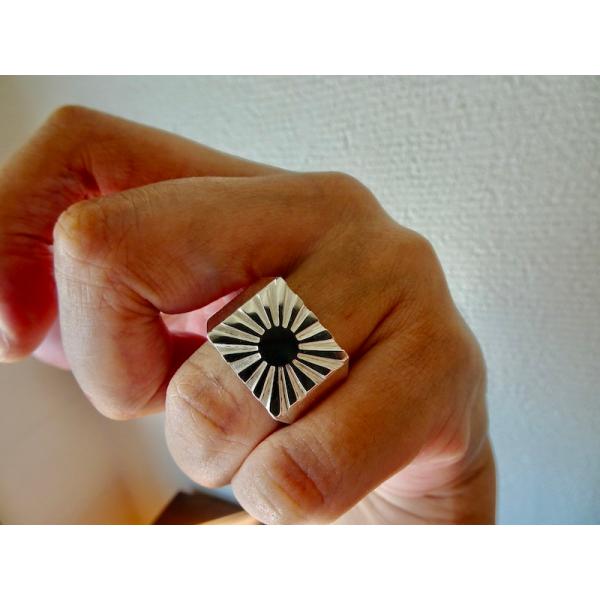 仁尾彫金『プラチナ、太陽の印台リング2、磨き』ハンドメイド325 仁尾彫金『プラチナ、太陽の印台リング2、磨き』ハンドメイド325