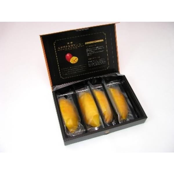 原材料:宮崎県産マンゴー内容量:4ピース×1箱アレルギー表示:なし◆商品紹介◆:真っ赤に色づいた食べごろの完熟マンゴーをおいしさそのままに急速冷凍しました。芳醇な香りとジューシーな甘さを閉じ込めた、贅沢な冷凍完熟マンゴーです。皮をむいてカッ...