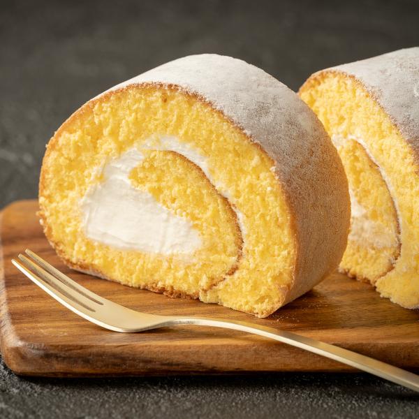 「こっこらんど ちゃまご de ロールケーキ」は、高知県の養鶏場直営のスイーツショップ「こっこらんど」からお届けする、生地がふわっふわで卵黄風味がおいしいロールケーキです。20年以上もの歳月をエサの配合の研究に費やし、試行錯誤を重ねた「コロ...