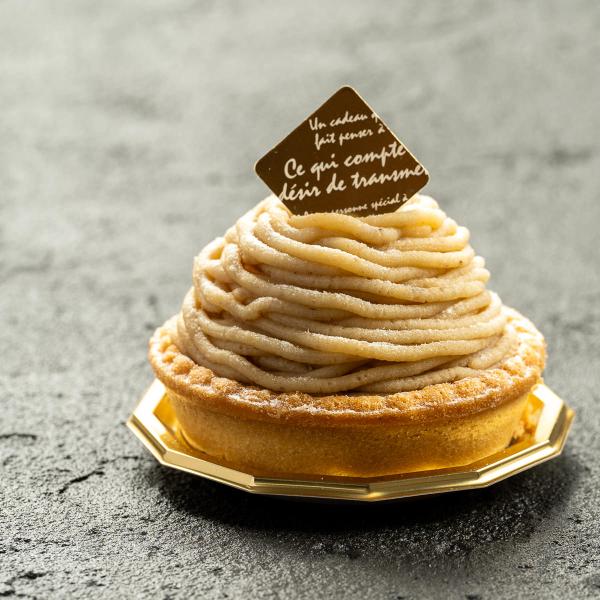 「こっこらんど 四万十栗 モンブラン タルト ケーキ」は、高知県産の四万十（しまんと）栗を贅沢に使用したモンブランです。四万十川のほとりで育つ栗は、朝晩の大きな寒暖差、日照量の多さ、濃い朝霧などにより、大きく甘い実に育ちます。その四万十栗を...