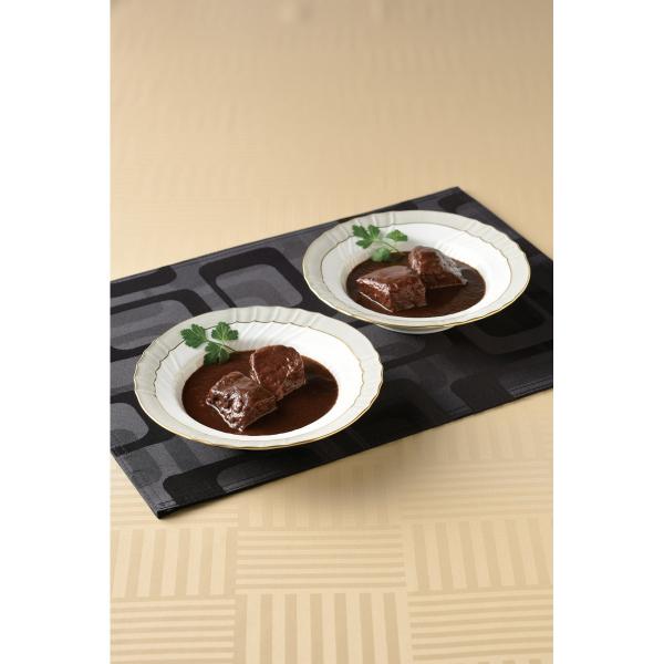 「＜伊藤グリル＞黒毛和牛ビーフシチュー」　大正12年の創業時より、神戸の人気洋食店「伊藤グリル」の名物として並ぶビーフシチュー。黒毛和牛と伝統の濃厚でコクのあるソースがからむ、食べごたえ十分な一品です。　G0002_25_07