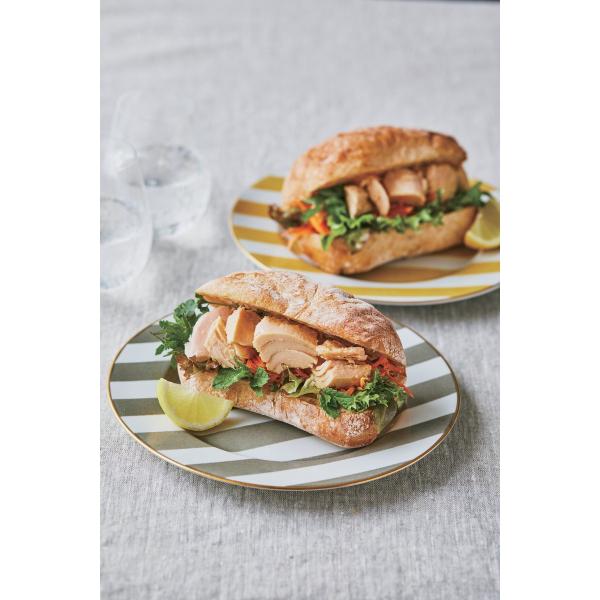 「夏ビン長鮪綿実サラダ油漬缶詰」　旬のビン長まぐろと綿実サラダ油でつくったソリッド（固まり）タイプのツナ缶です。※パッケージデザインが変更になる場合がございます。　G0002_25_07