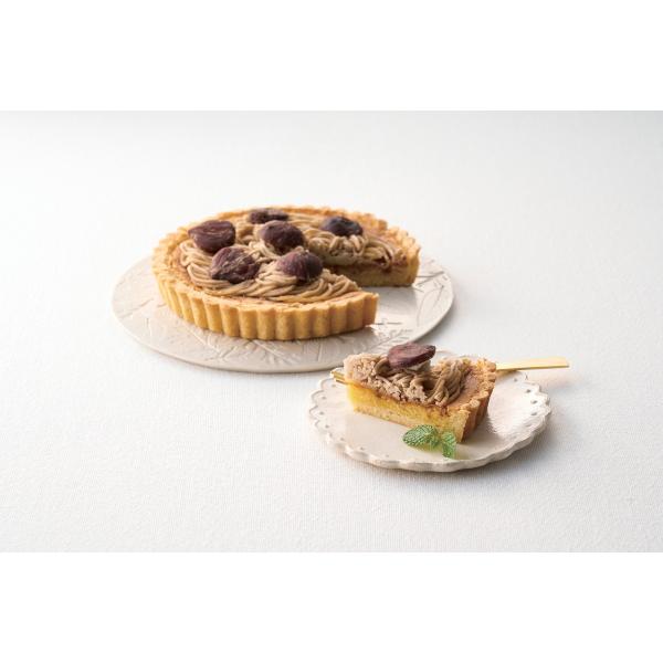 「モンブランタルト」　サクッとしたタルト生地の上に口どけのよいマロンペーストと栗をのせました。　G0002_25_07