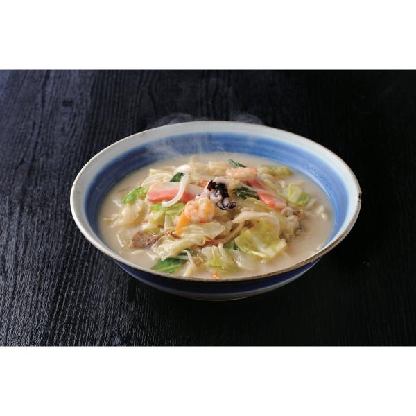 「〈長崎・和泉屋〉長崎ちゃんぽん　」　具材は、国産野菜を使用しています。お鍋ひとつで簡単に調理できます。キャベツや玉ねぎ、人参、エビ、イカ、豚肉などの具材もたっぷりと。お鍋一つで本場の中華を。　G0002_25_08