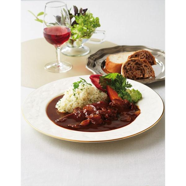 じっくり煮込んだ味わい深いビーフストロガノフ。戦前からの歴史を歩む「蒲郡クラシックホテル」、波多野総料理長監修のビーフストロガノフ。時間をかけてじっくり煮込み、香り豊かに仕上げました。　G0100_24_1