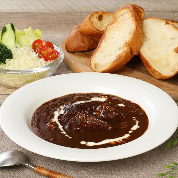 「松阪牛ビーフシチュー」は一晩かけて松阪牛の旨味を凝縮させたブイヨンに赤ワインをたっぷり加え、手間隙掛けて2日間熟成させたブラウンルウのシチューです。松阪牛のスライス肉を使用することで、シチュー全体に松阪牛の旨味が溶け込み、コクのあるシチュ...