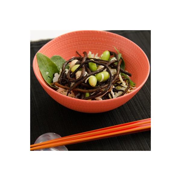 【対馬海流にもまれてそだった天然の長ひじき。その歯ごたえと旨みを食卓に】対馬海流にもまれて育った、対馬ひじきの茎の部分（長ひじき）を釜で煮て天日干しで仕上げました。水でもどし、煮つけやサラダなどでおいしくお召し上がりください。ひじきは古くか...