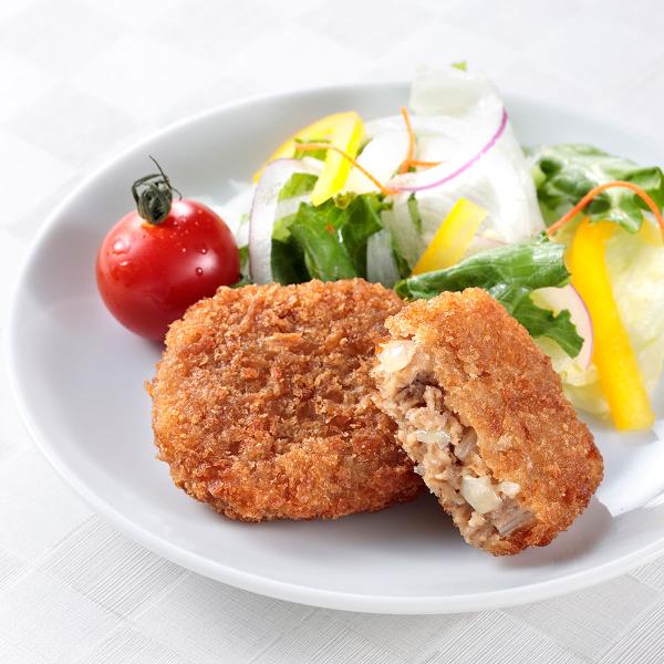 「駿河屋本舗 レンジで簡単 鎌倉黄金メンチ」は、ジューシーでうま味ある江ノ電鎌倉駅で人気の名物メンチです。牛肉と豚肉の配合割合が黄金比、駿河屋本舗自慢のメンチカツは、大ぶりにカットしたたまねぎもポイントです。レンジで温めるだけで簡単にお召し...