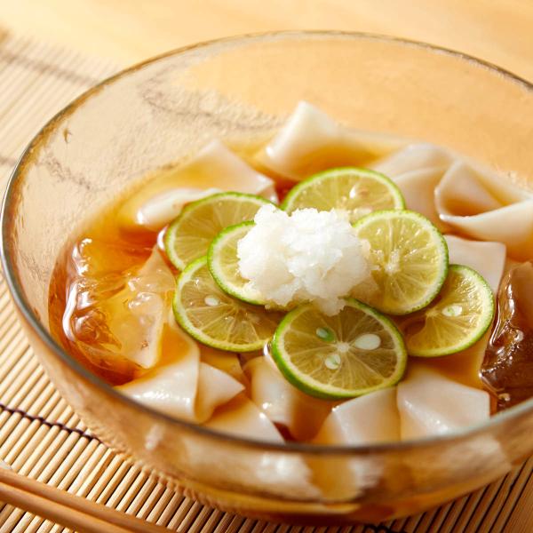 「巾広きしめん 足軽Premium スープ付」は、愛知県西尾産のきぬあかりPremiumを100％使用して作った巾広きしめんです。きぬあかりPremiumは栽培期間中除草剤不使用で栽培している小麦です。レンジアップ専用の冷凍品なので、お鍋も...