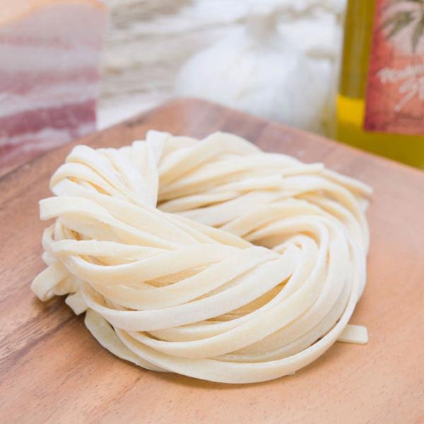 【うどんの本場 香川の麺職人が開発した、もちもち食感の生パスタです。】うどんの本場、香川の麺職人が２年の歳月をかけて開発した「讃岐うどんのコシ」と「パスタのもちもち食感」を絶妙なバランスで融合させた新食感の生パスタです。熱が発生しないように...