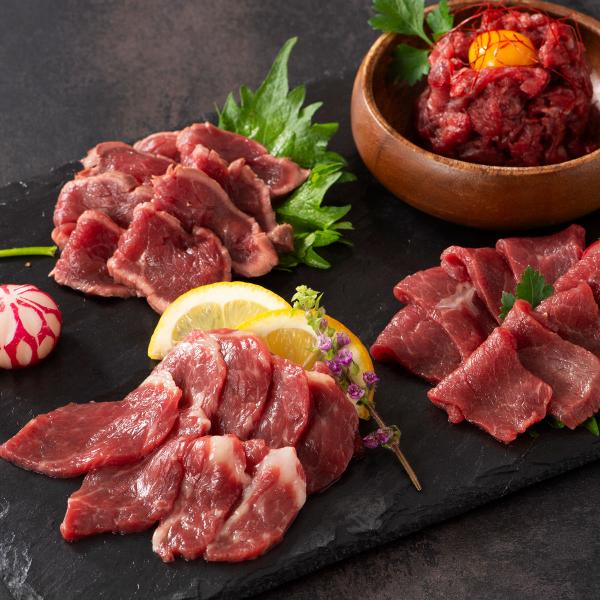 「フジチク ふじ馬刺し ギフトセット 雅」は、馬刺しの本場・熊本に自社牧場を構える専門店”フジチク”よりお届けする、こだわりの馬刺しの詰め合わせです。創業より培ってきた独自のノウハウで、肥育・加工・販売と一貫主義の下、ひたむきに向き合って来...