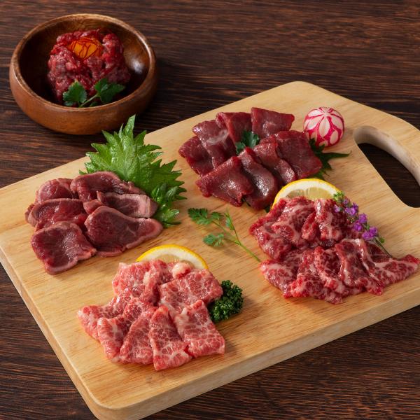 「フジチク ふじ馬刺し 特選 ギフトセット 彩」は、馬刺しの本場・熊本の専門店”フジチク”よりお届けする、自社牧場育ち、自社加工の新鮮な馬肉の詰め合わせです。熊本特産の馬刺しの醍醐味である「霜降り」。中でも、一頭からわずかしか取れずきめ細か...