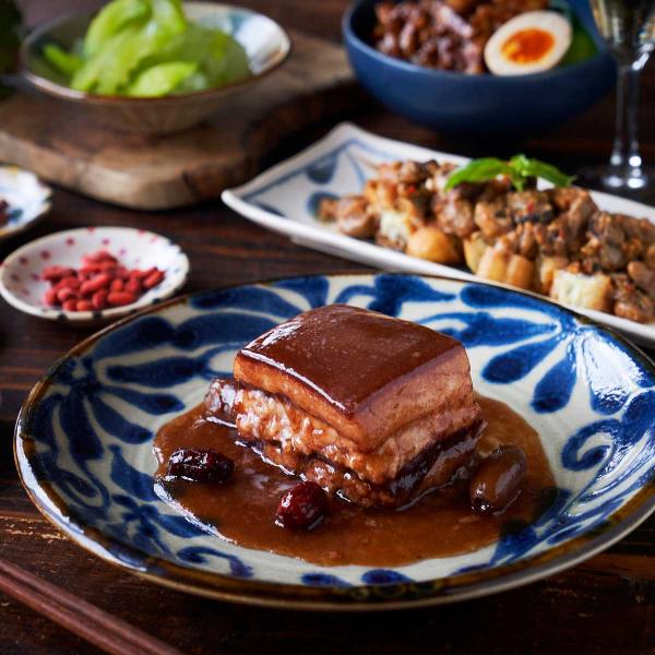 富錦樹（フージンツリー）の「人気メニュー食べ比べセット」です。「豚バラ肉の角煮ナツメとハイビスカスソース」と「牡蠣と揚げパンのニンニクソース」は、特に創意工夫を図りながら限りなく店舗の味に近づけました。「台湾魯肉（ルーロー）」と「揚げパン」...