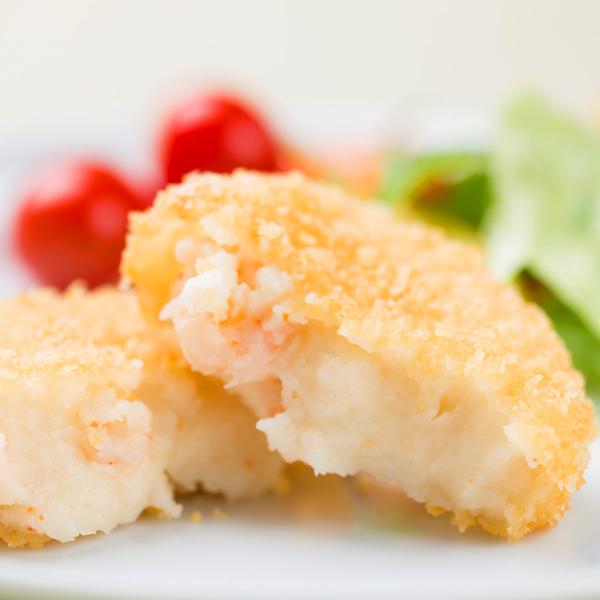 黒毛和牛一頭買いの洋食店「Revo（レボ）」のエビクリームコロッケです。レストランメニューとして提供しているエビクリームコロッケを太田創一オーナーシェフ監修の下、忠実に再現しました。プリプリのエビの食感がオリジナルのクリームコロッケの具とマ...