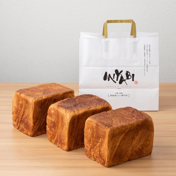 高級デニッシュ食パン「MIYABI(ミヤビ)」です。祇園のパン職人が「クロワッサン」のような美味しい食パンができないかと考え、試行錯誤を経て生まれました。ミヤビパンの美味しさの特長は「ふんわり」「しっとりもっちり」とした食感。こだわりの材料...