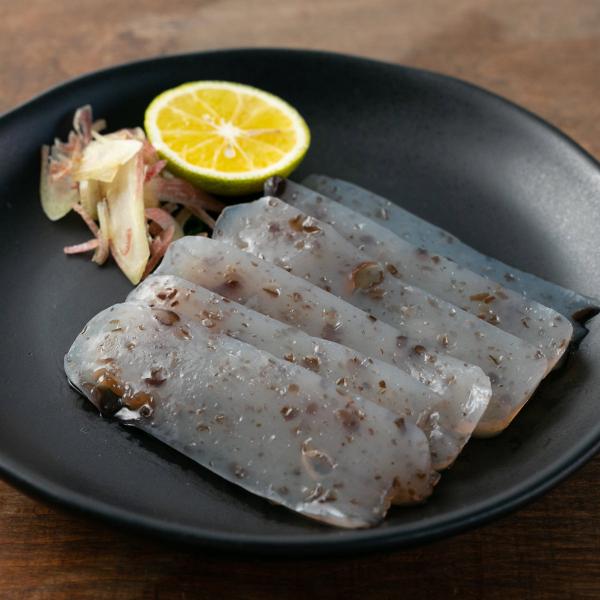 「高知産きくらげこん」は、高知県産のあらげきくらげを使った蒟蒻です。原材料は全て国産にこだわり、使用する水も、日本一級河川を何度も受賞した仁淀川の水を使用しています。こんにゃくの凝固にも、よりにおいが少ない卵殻焼成カルシウムを使用しています...